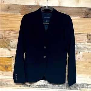 Banana Republic size 4 Black Fitted Stretch Two Button Blazer with Pockets